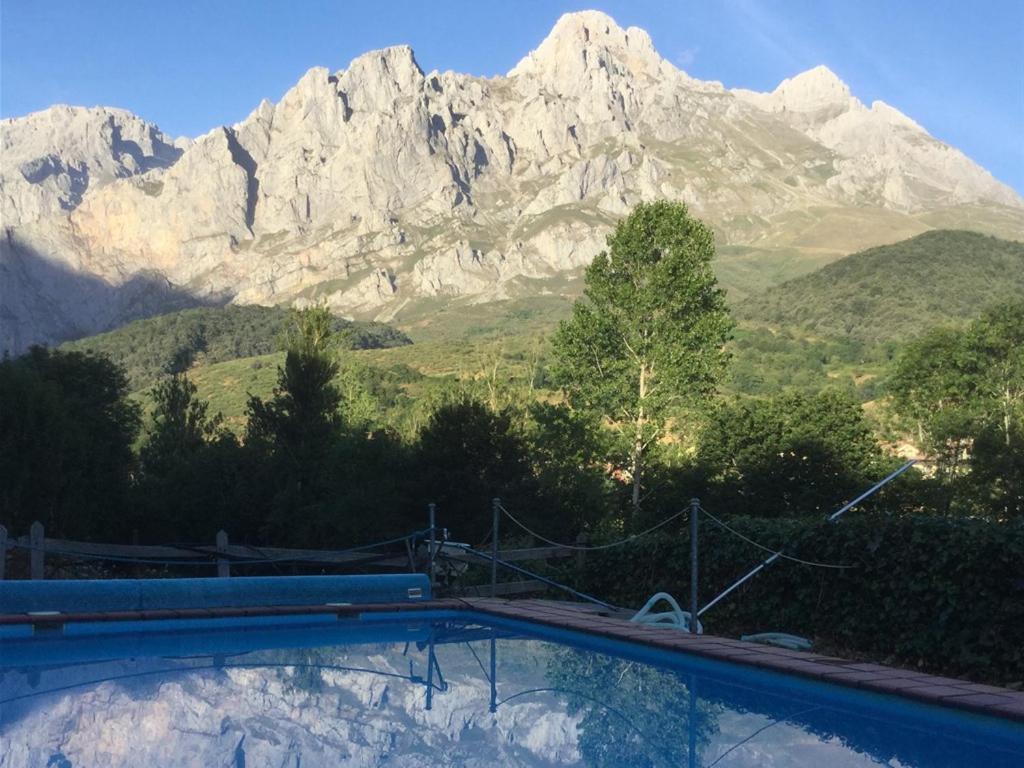 Hotel Rural Picos De Europa Posada De Valdeon Exterior photo